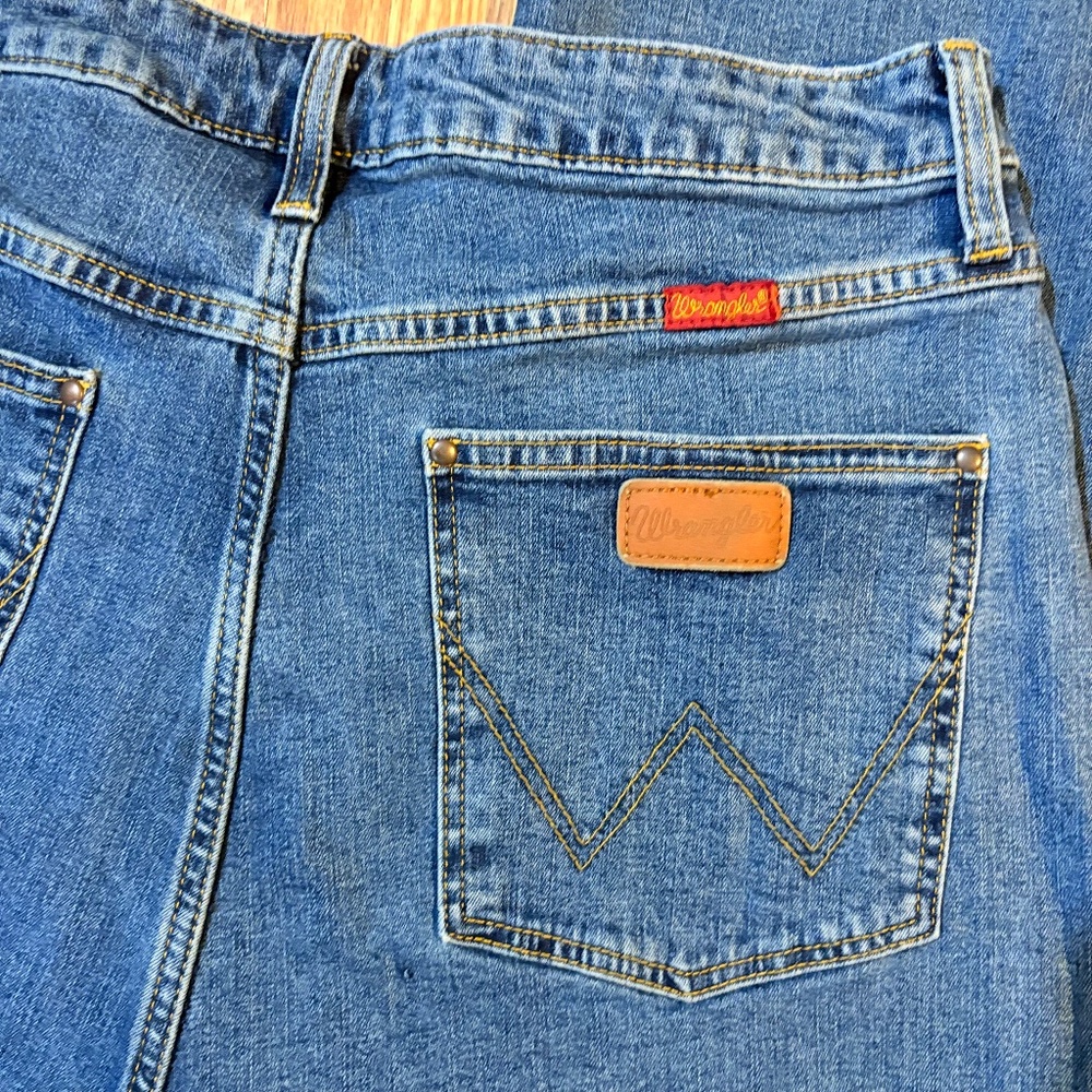 Wrangler Classic Blue Denim Jeans Bootcut Leather Patch Size 15 - Picture 3 of 5